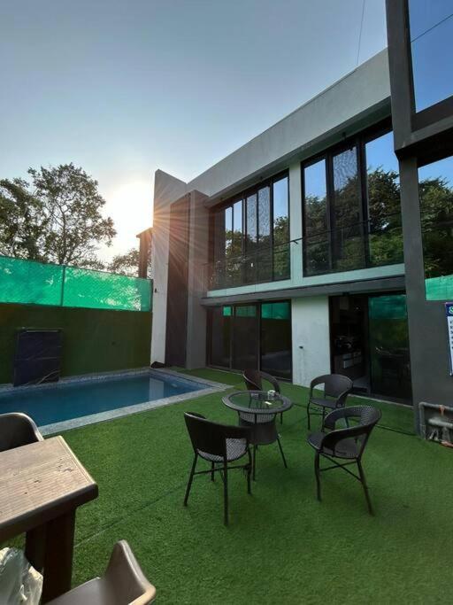 Stayhaven Starmount 4Bhk & Pool Bombaim Exterior foto